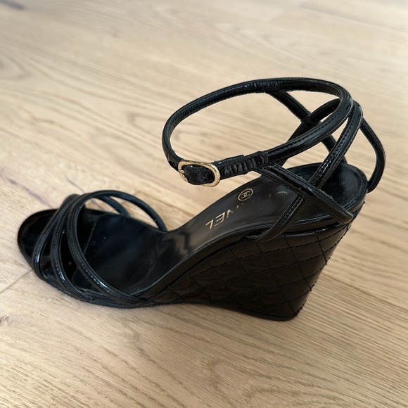 Chanel Patent Leather Peep Toe Wedge Sandals size 38.5 with Dust Bag - Picture 10 of 12
